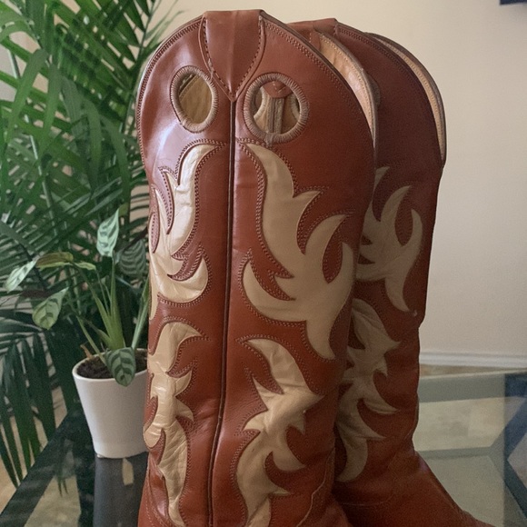 VINTAGE✨ JUSTIN WESTERN COWBOY BOOTS w/ ORNATE SCROLLING TOP DETAIL - Picture 9 of 14